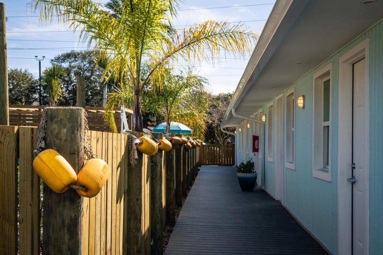 Salt Air Inn & Suites Atlantic Beach Exterior photo